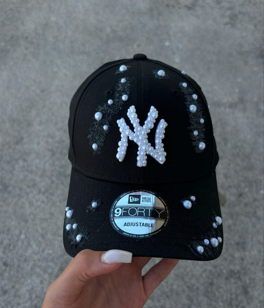 Cappello nero con perle
