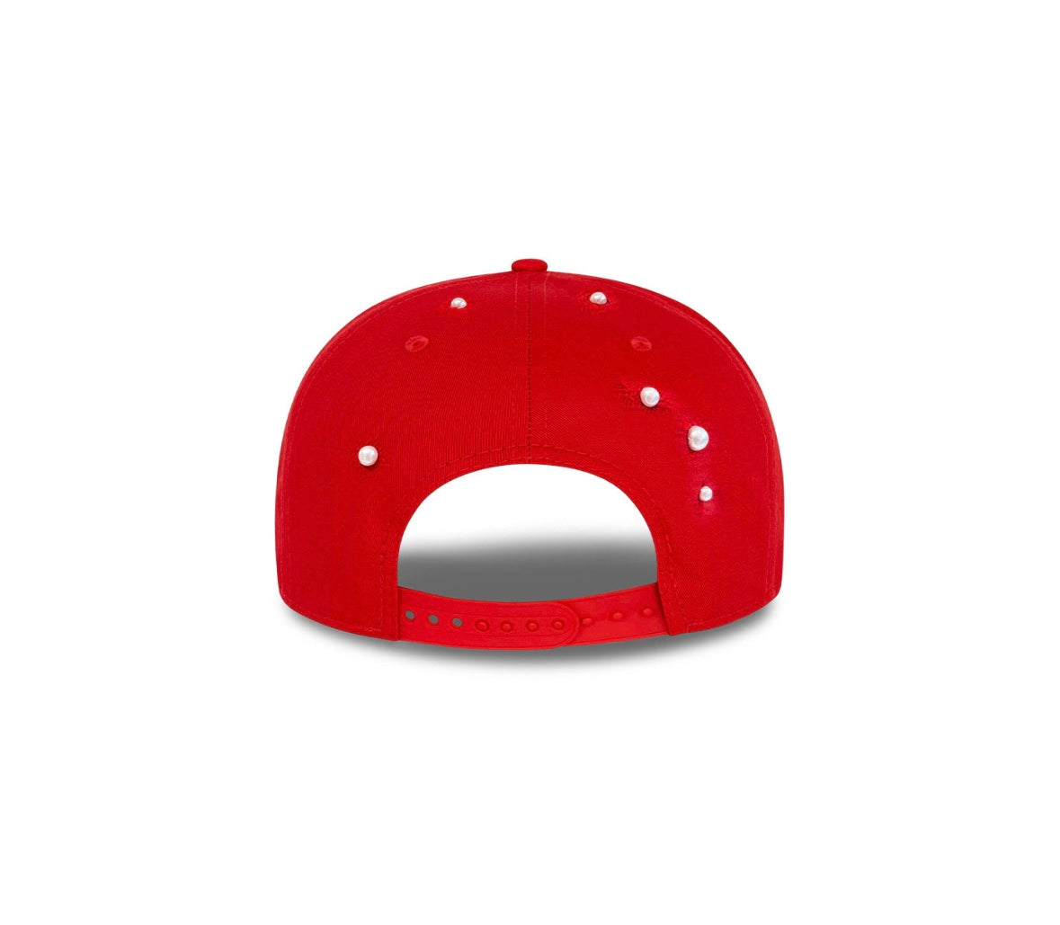 Cappello rosso con perle