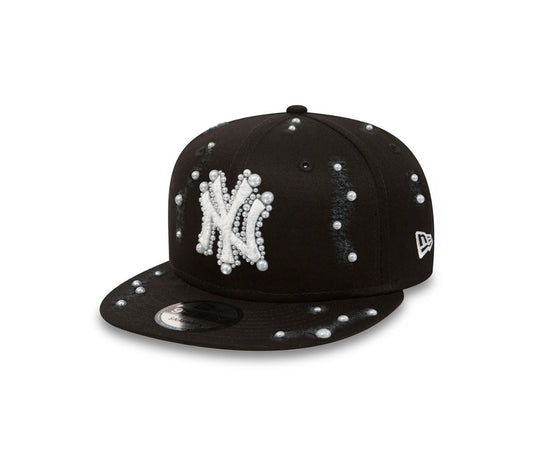 Cappello nero con perle