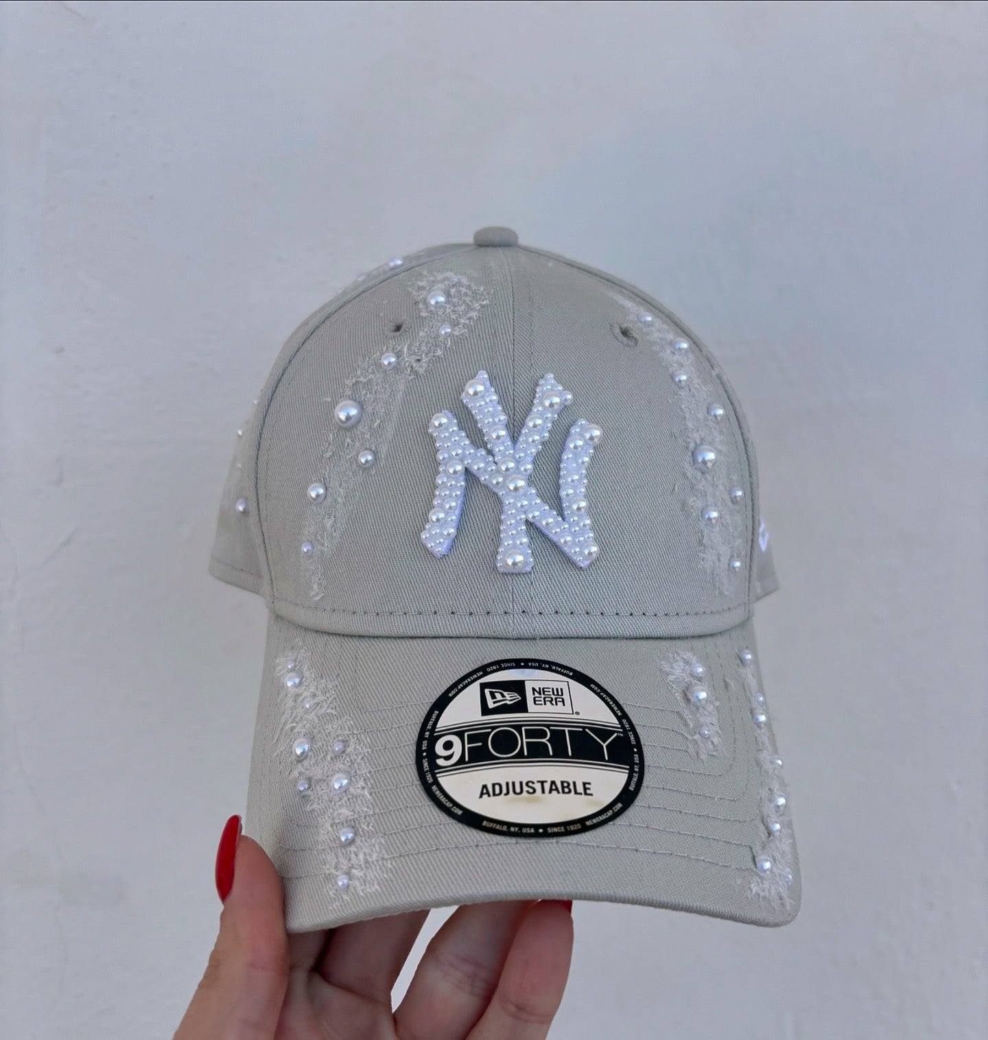 Cappello regolabile beige con perle