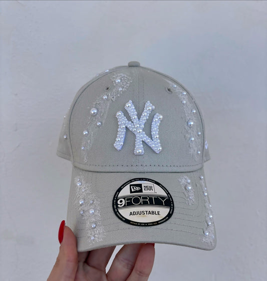Cappello regolabile beige con perle